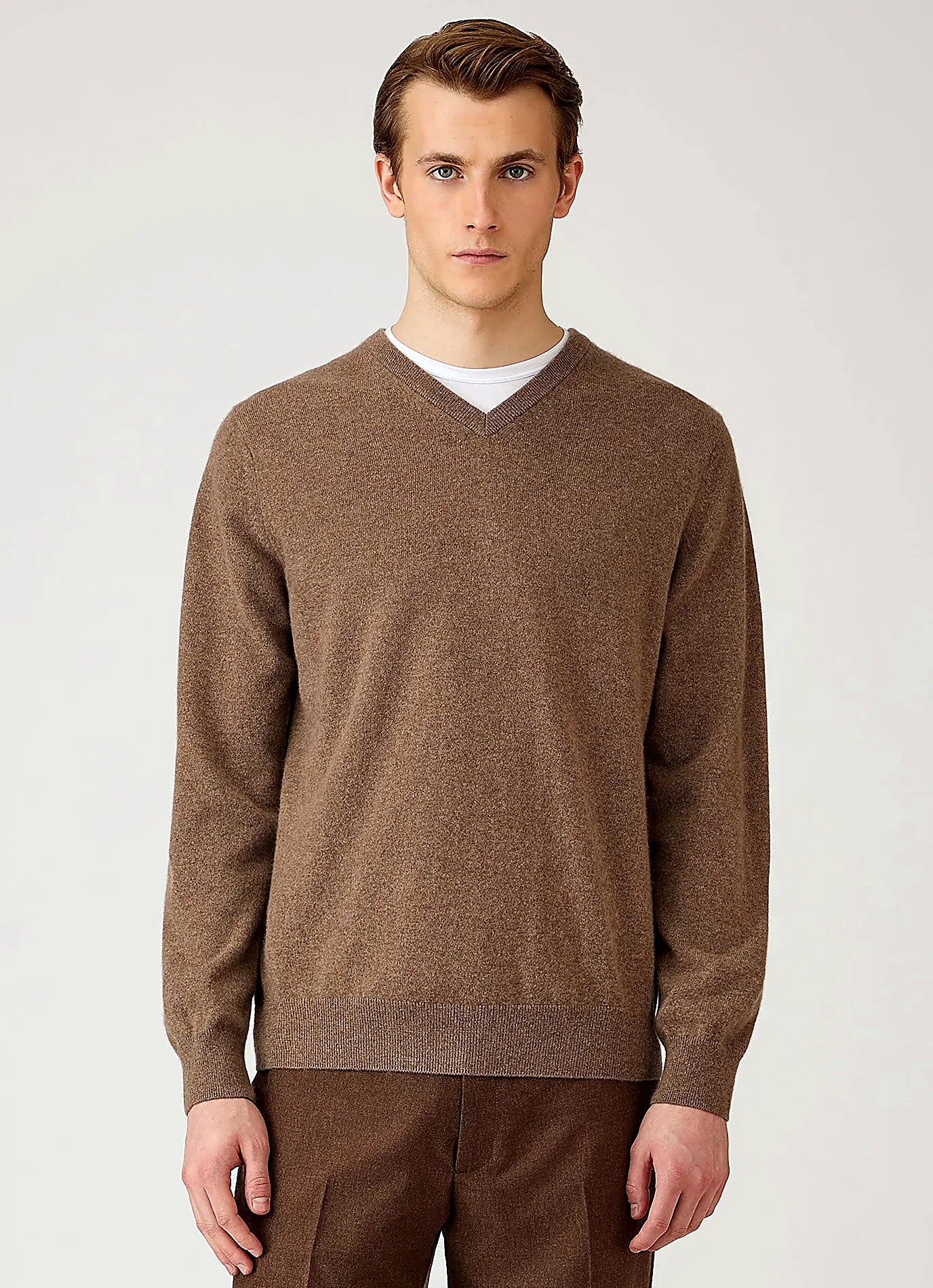 Taupe cashmere V-neck jumper for men