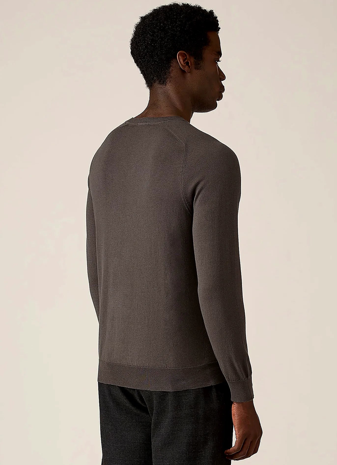Men's sea island cashmere crew neck jumper in Anthracite